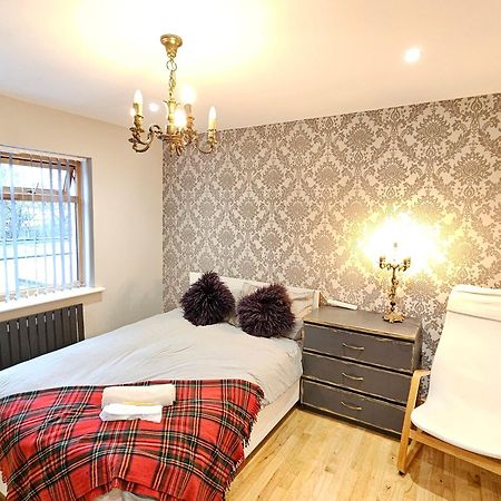 Beautiful Guest Rooms, Free Parking, 30Min Heathrow, 40Min Wembley, 60Min Central London 그린포드 외부 사진
