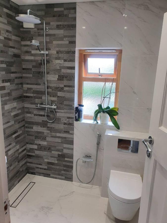 Beautiful Guest Rooms, Free Parking, 30Min Heathrow, 40Min Wembley, 60Min Central London 그린포드 외부 사진