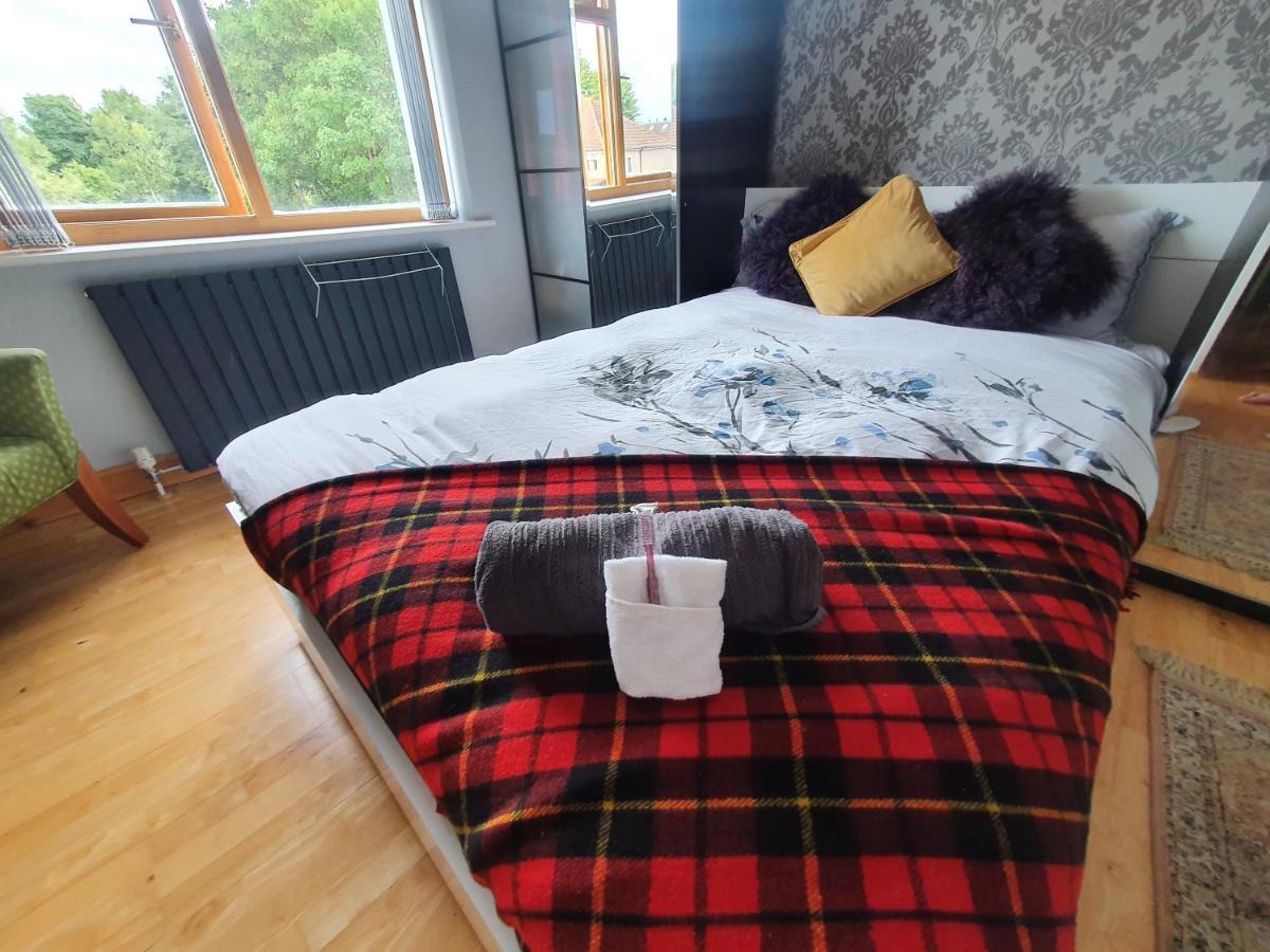 Beautiful Guest Rooms, Free Parking, 30Min Heathrow, 40Min Wembley, 60Min Central London 그린포드 외부 사진