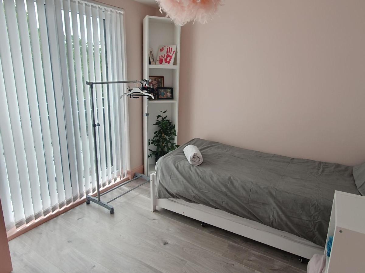 Beautiful Guest Rooms, Free Parking, 30Min Heathrow, 40Min Wembley, 60Min Central London 그린포드 외부 사진