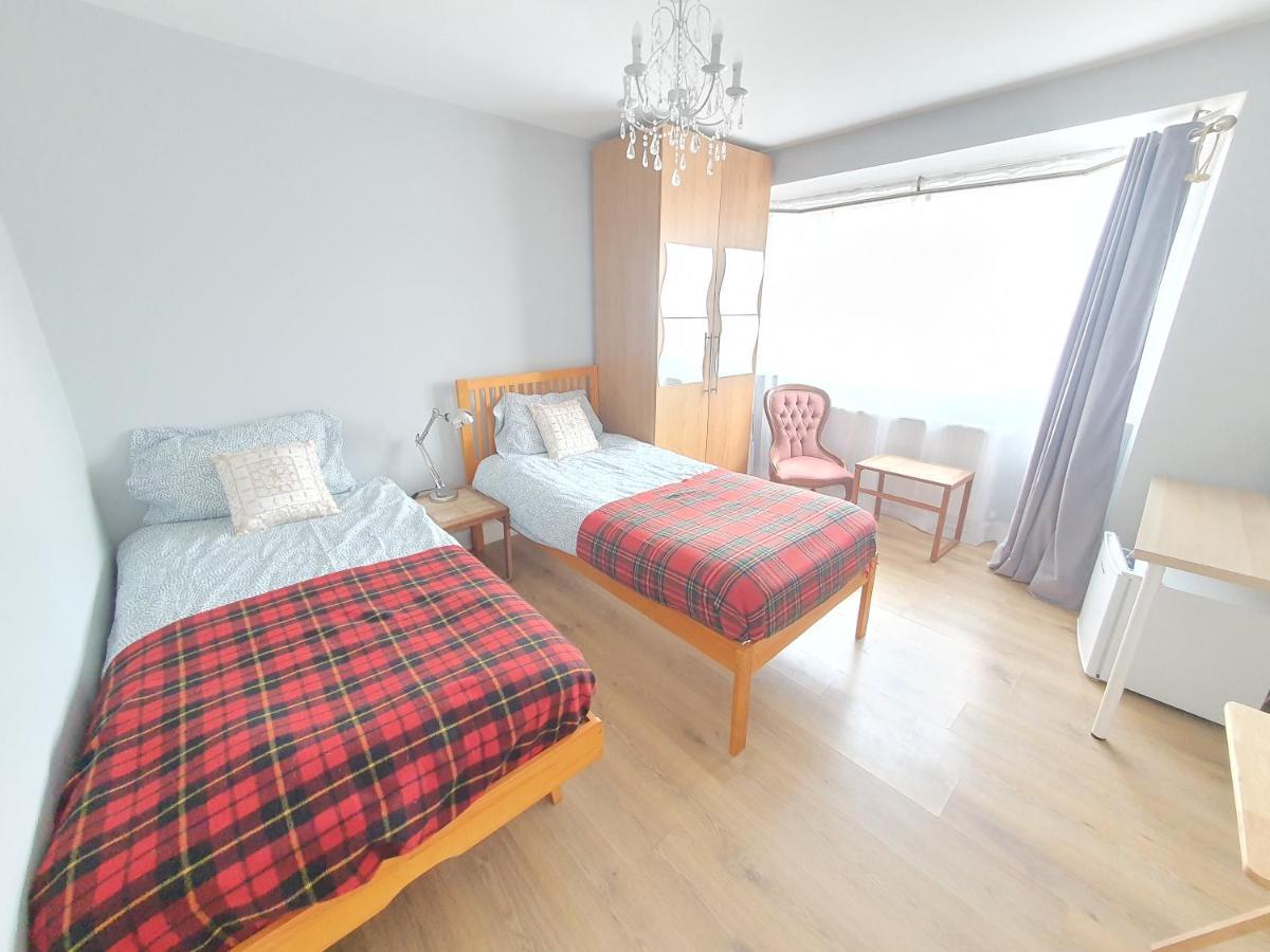 Beautiful Guest Rooms, Free Parking, 30Min Heathrow, 40Min Wembley, 60Min Central London 그린포드 외부 사진
