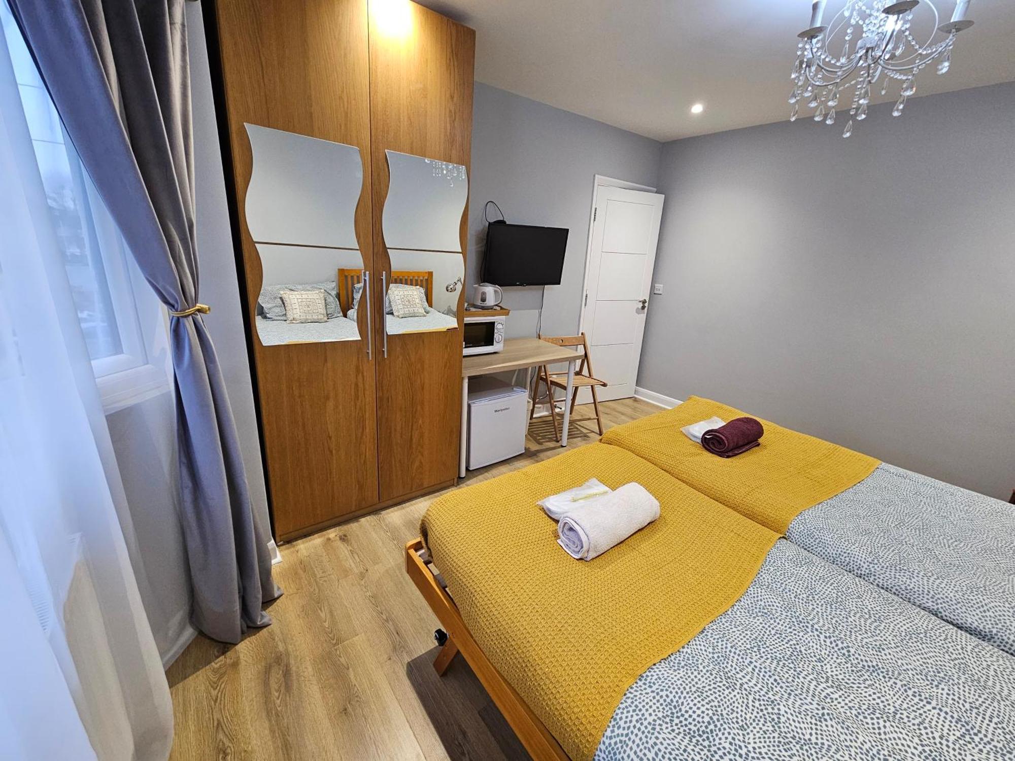 Beautiful Guest Rooms, Free Parking, 30Min Heathrow, 40Min Wembley, 60Min Central London 그린포드 외부 사진