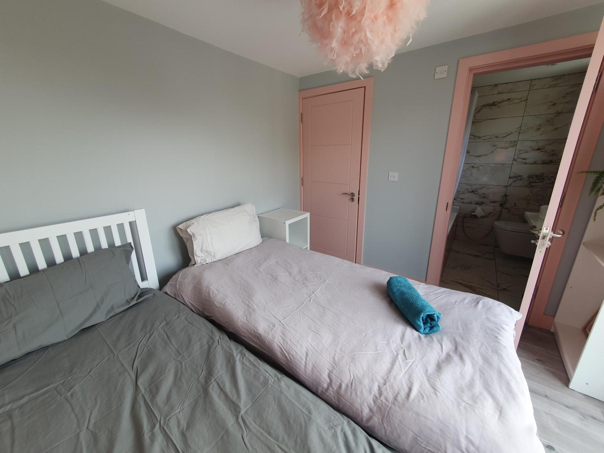 Beautiful Guest Rooms, Free Parking, 30Min Heathrow, 40Min Wembley, 60Min Central London 그린포드 외부 사진